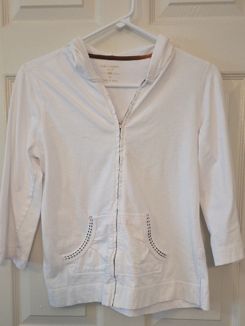 Oleg Cassini White Hoodie with Subtle Black Trim Size PS Small Petite